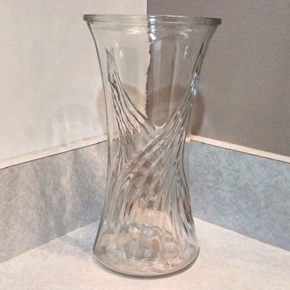 Brody Elegant Clear Glass Vase
